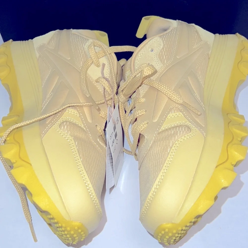 Cardi B Reebok size 6 fits women’s size 7.5